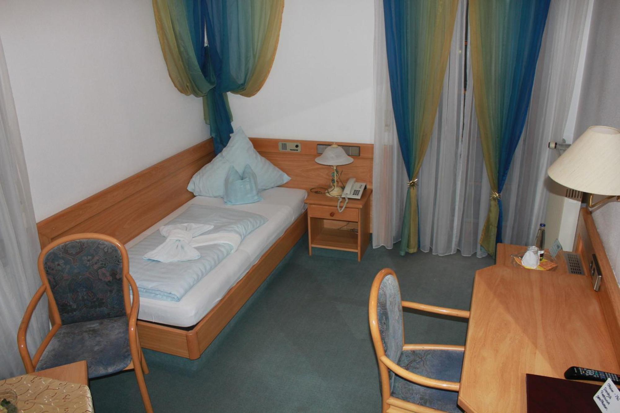 Landgasthaus & Hotel Kurfer Hof Bad Endorf Rum bild